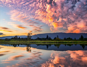 西班牙客场逆转哈萨克斯坦,实现四连胜:足球奇迹再现